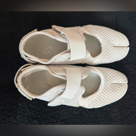 Nike Air Rift - Picture 4 of 10